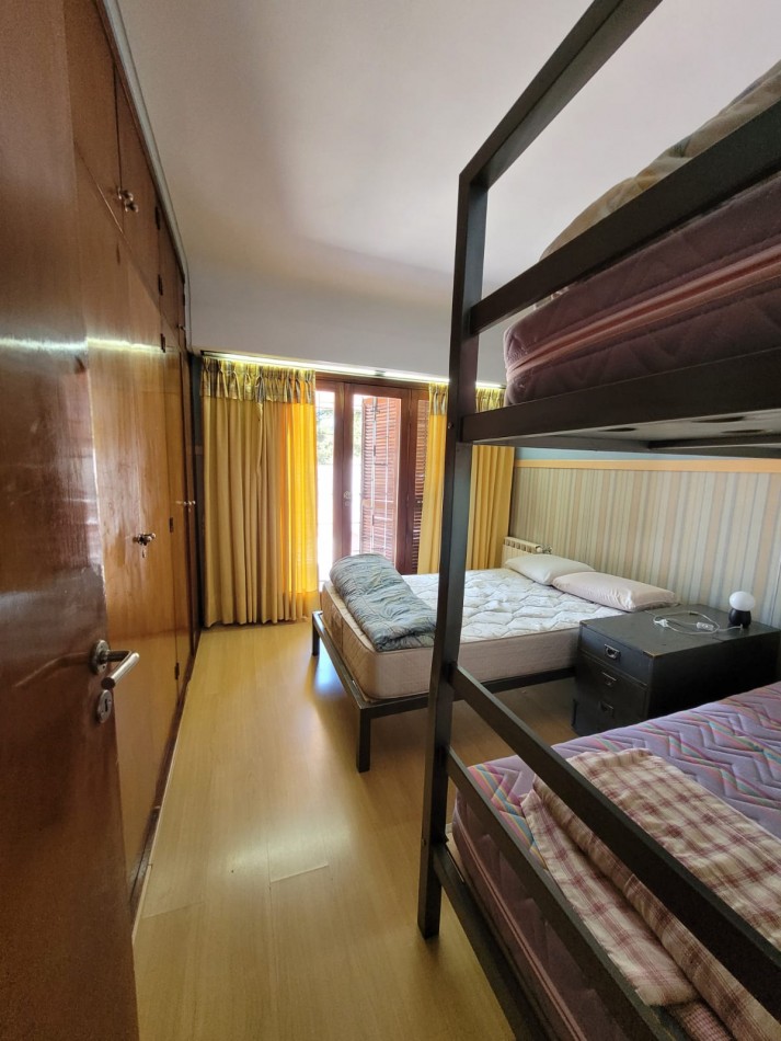 CHALET 4 AMBIENTES CON PISCINA 