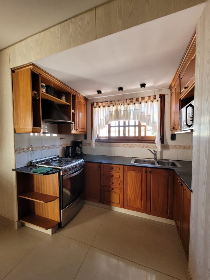 CHALET 4 AMBIENTES CON PISCINA 