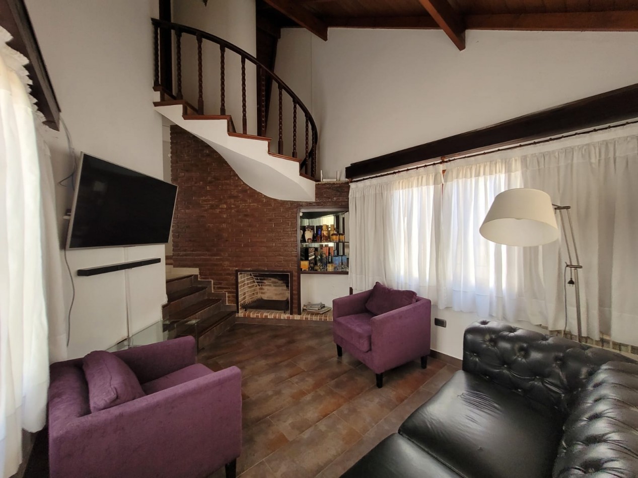 CHALET 4 AMBIENTES CON PISCINA 