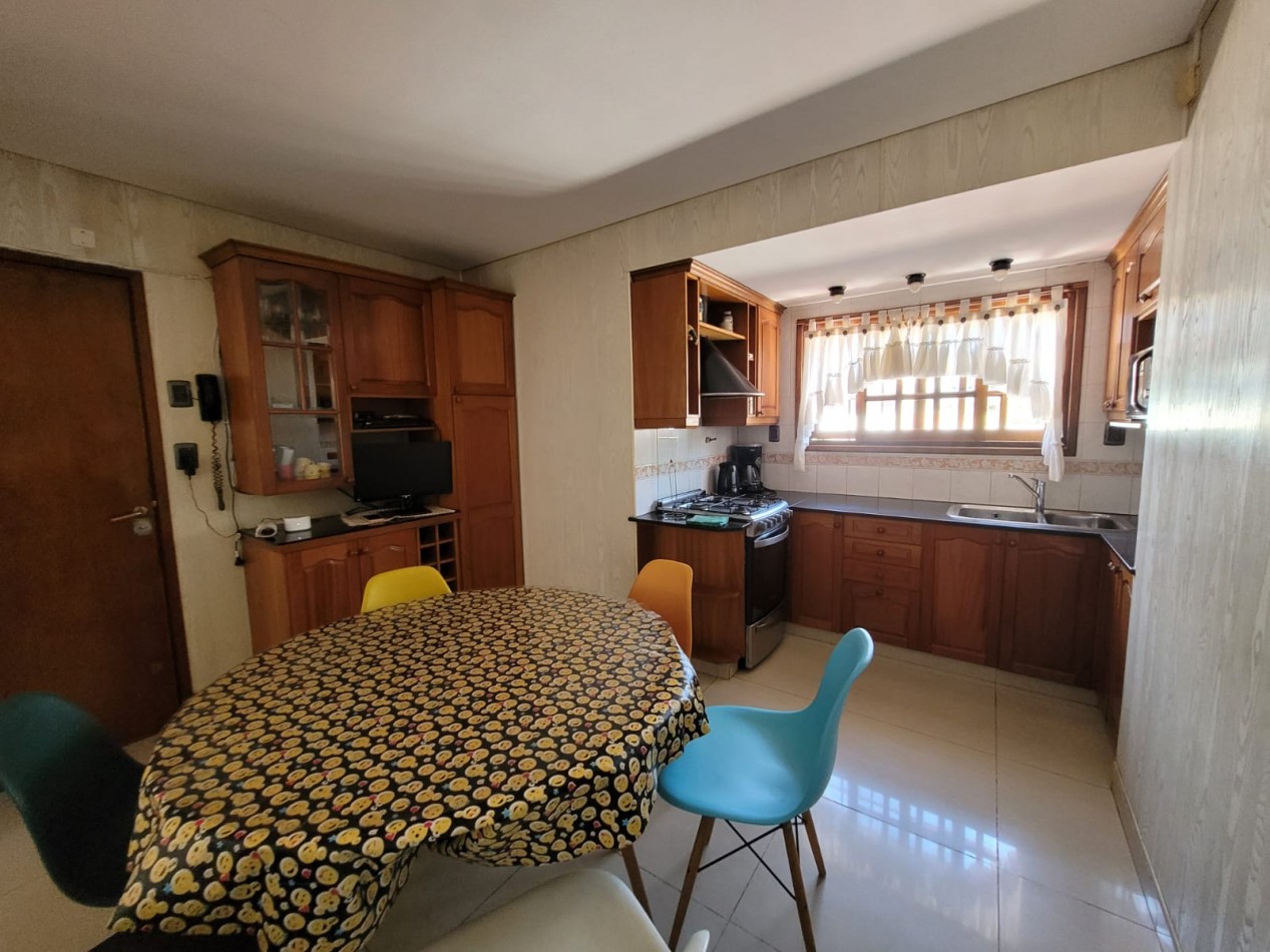 CHALET 4 AMBIENTES CON PISCINA 