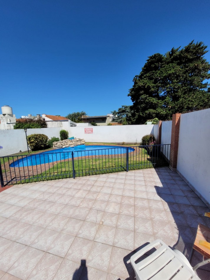 CHALET 4 AMBIENTES CON PISCINA 