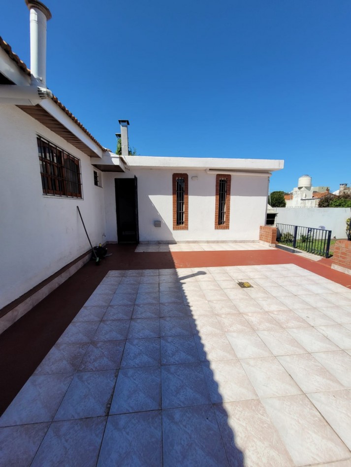 CHALET 4 AMBIENTES CON PISCINA 