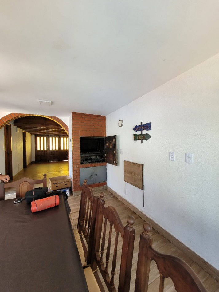 CHALET 4 AMBIENTES CON PISCINA 