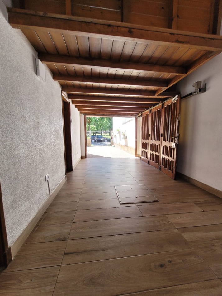 CHALET 4 AMBIENTES CON PISCINA 