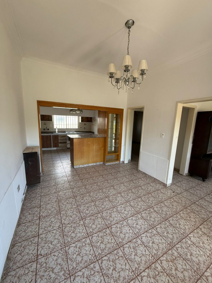 CHALET DE 4 AMBIENTES CON GARAGE - APTO CREDITO