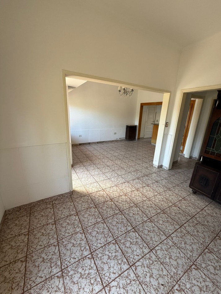 CHALET DE 4 AMBIENTES CON GARAGE - APTO CREDITO