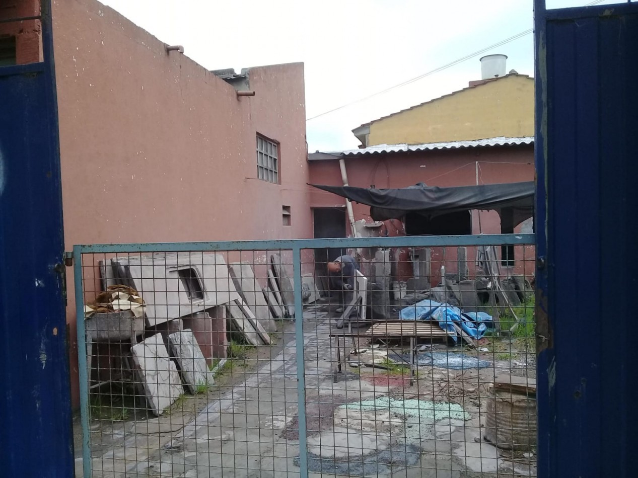 ESQUINA COMERCIAL. TERRENO CON GALPON A RECICLAR