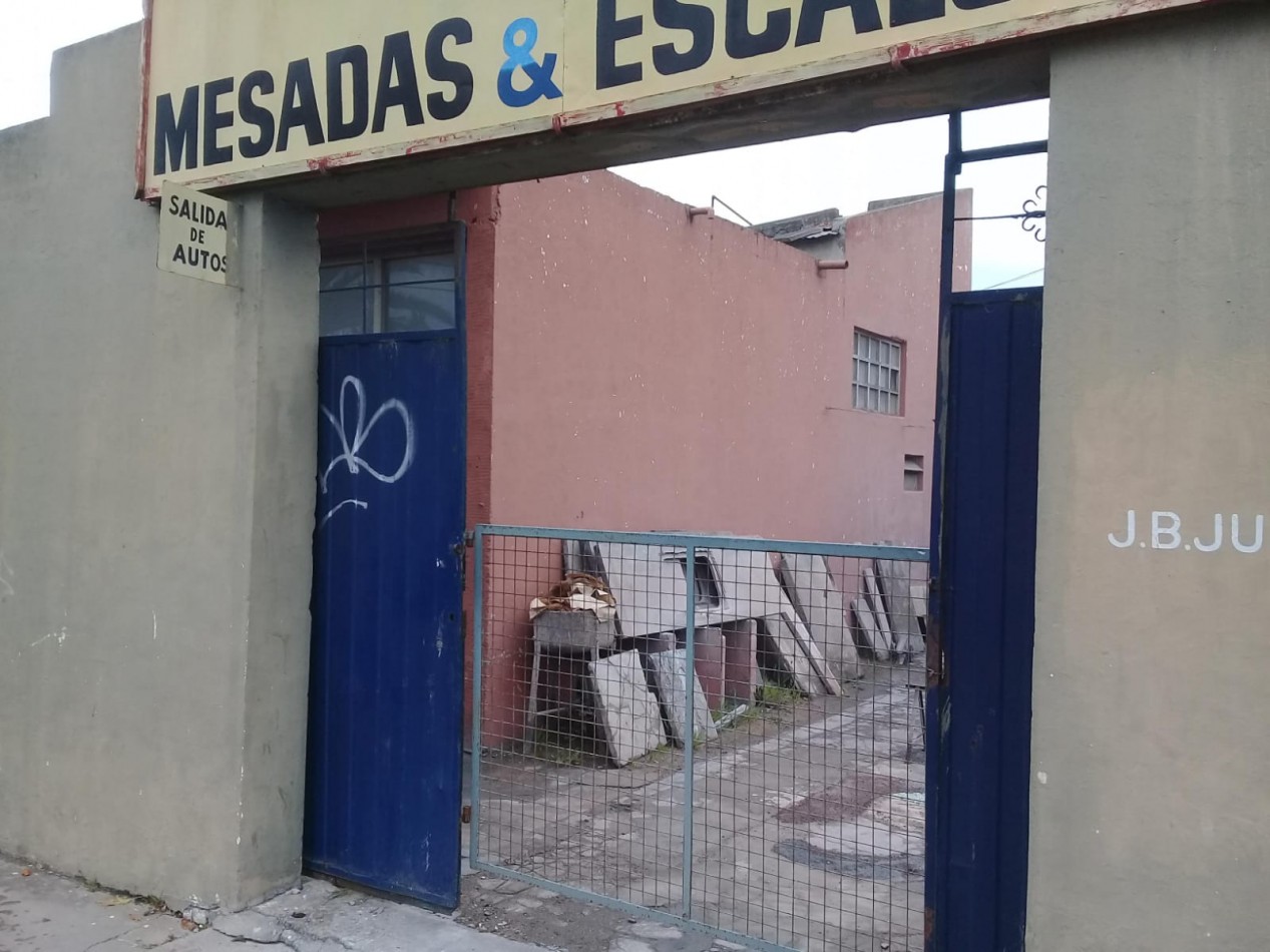 ESQUINA COMERCIAL. TERRENO CON GALPON A RECICLAR