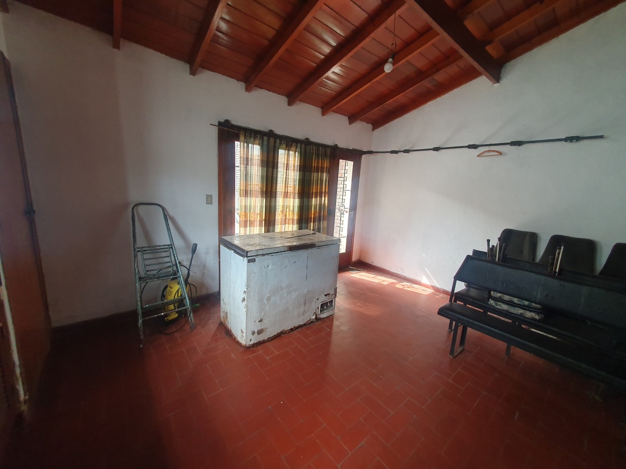 CASA 3 AMBIENTES CON GARAJE Y PATIO 