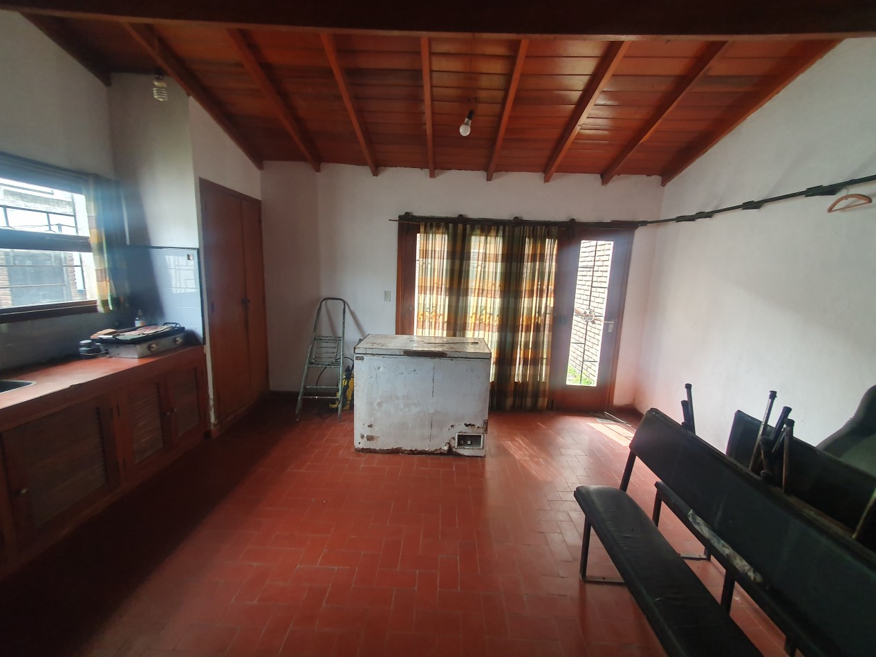 CASA 3 AMBIENTES CON GARAJE Y PATIO 