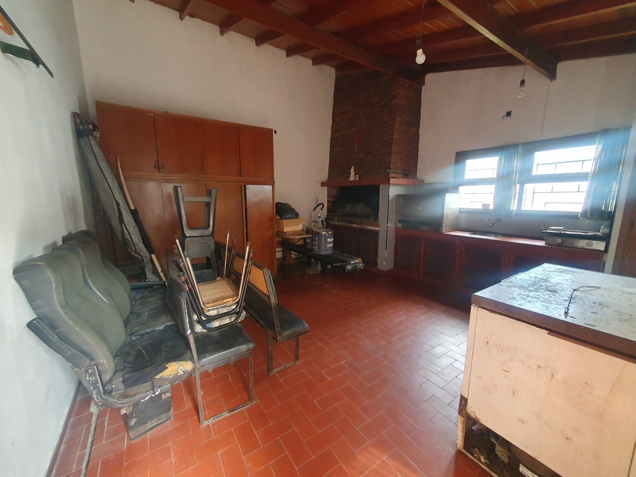 CASA 3 AMBIENTES CON GARAJE Y PATIO 