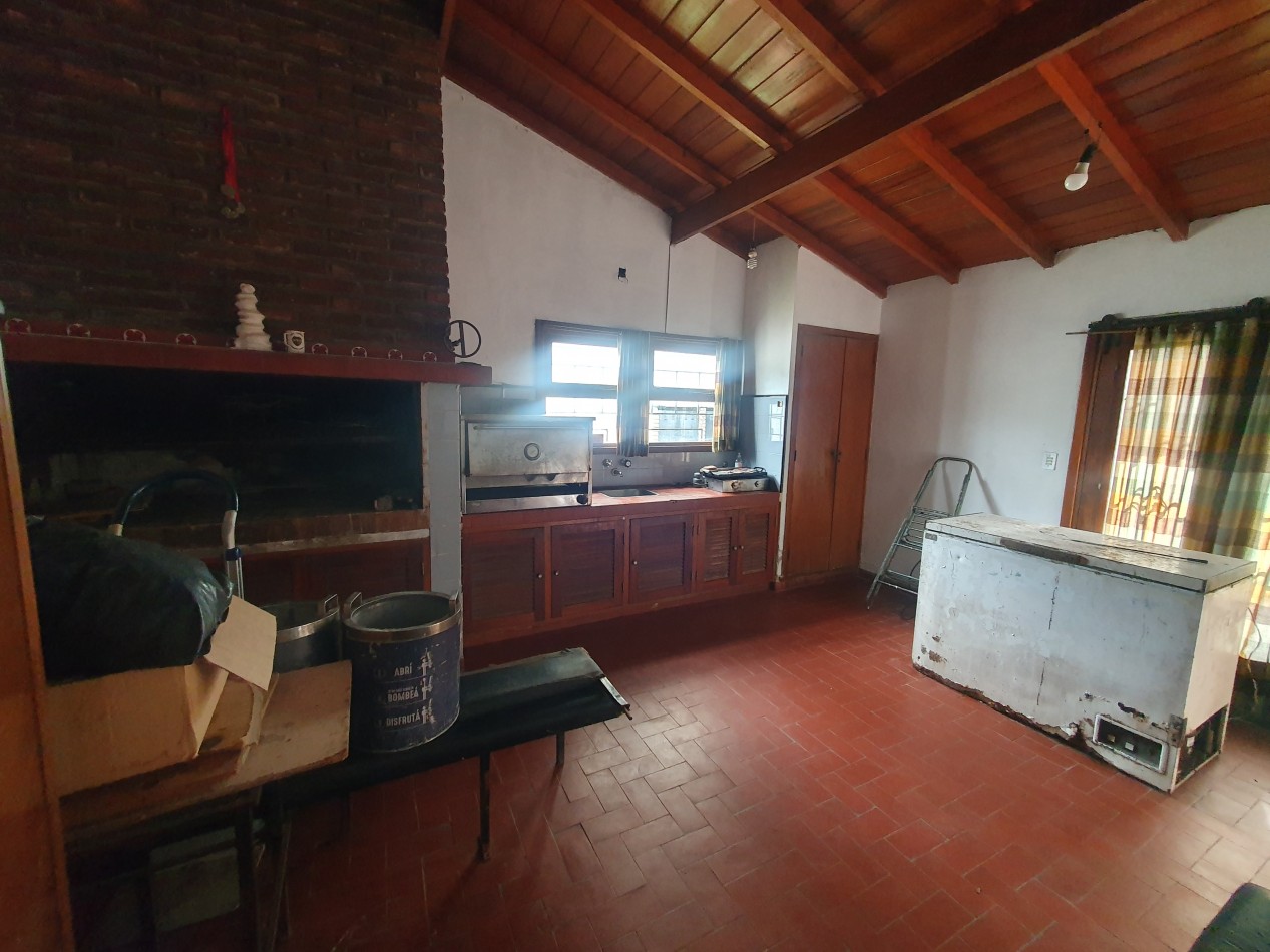 CASA 3 AMBIENTES CON GARAJE Y PATIO 