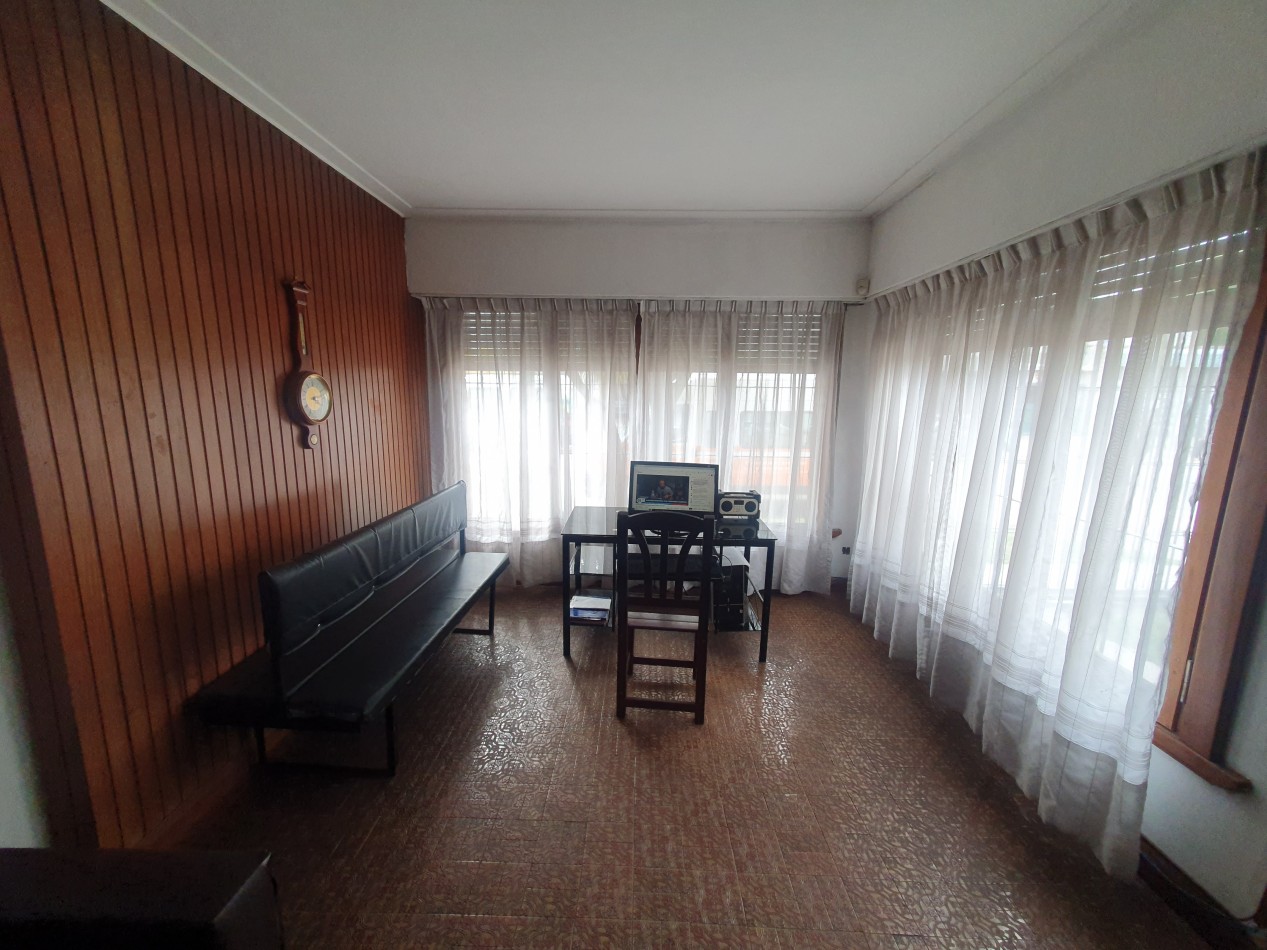 CASA 3 AMBIENTES CON GARAJE Y PATIO 