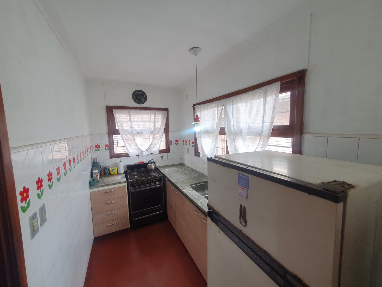 CASA 3 AMBIENTES CON GARAJE Y PATIO 