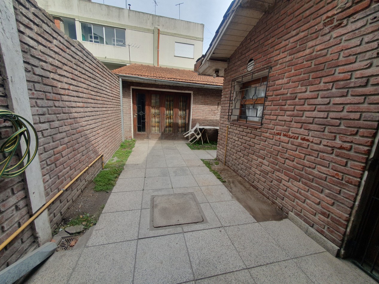 CASA 3 AMBIENTES CON GARAJE Y PATIO 