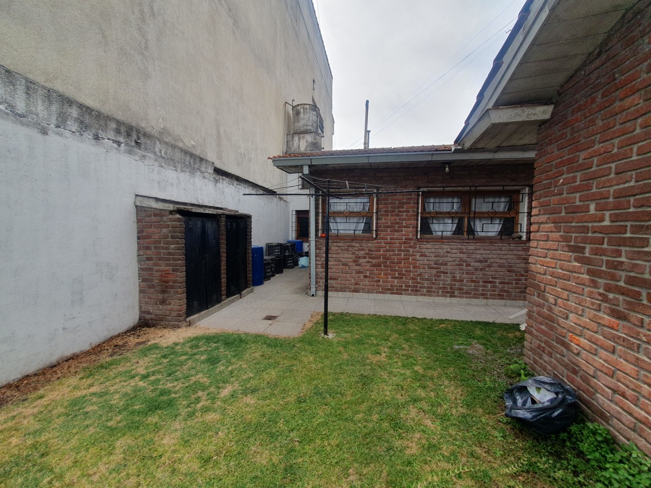 CASA 3 AMBIENTES CON GARAJE Y PATIO 