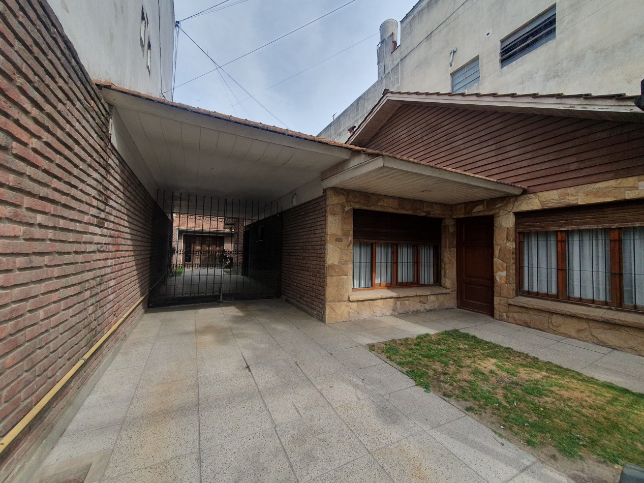 CASA 3 AMBIENTES CON GARAJE Y PATIO 