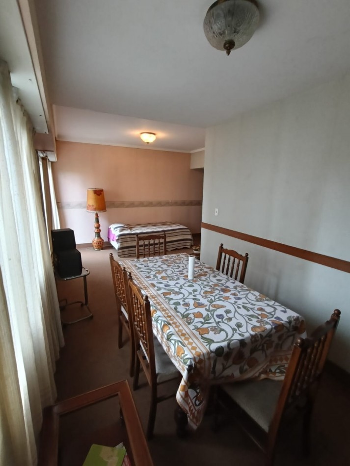  2 AMBIENTES CON BALCON A LA CALLE