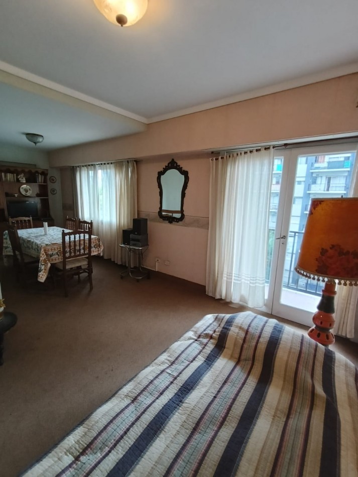  2 AMBIENTES CON BALCON A LA CALLE