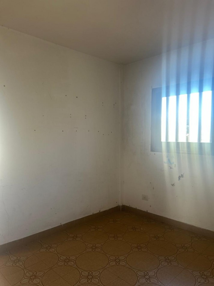 CASA EN DOS PLANTAS CON PATIO Y TERRAZA