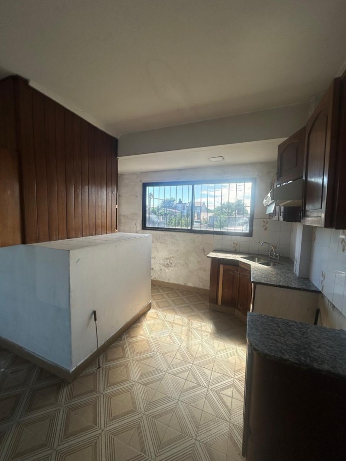 CASA EN DOS PLANTAS CON PATIO Y TERRAZA