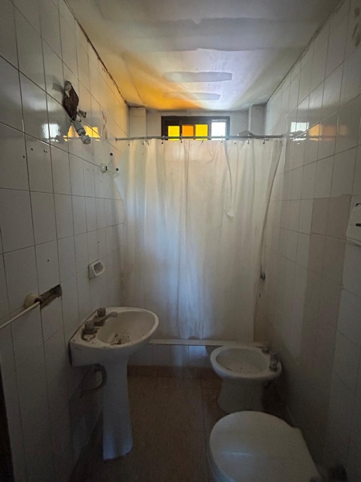 CASA EN DOS PLANTAS CON PATIO Y TERRAZA