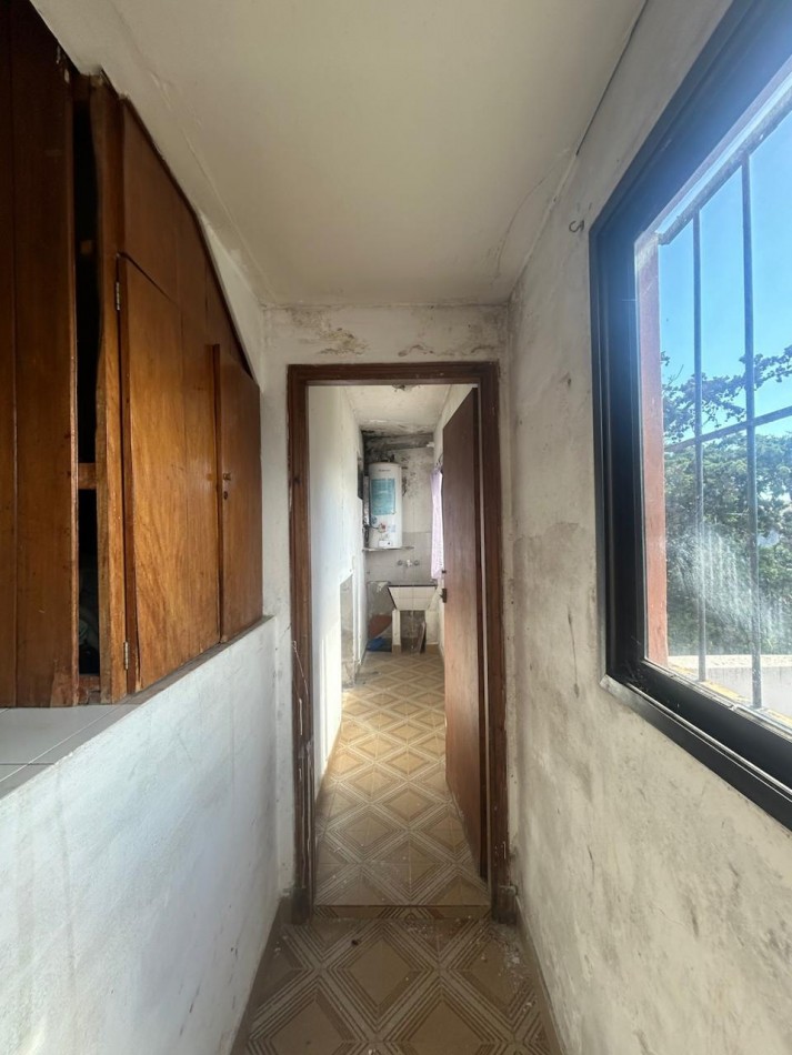 CASA EN DOS PLANTAS CON PATIO Y TERRAZA