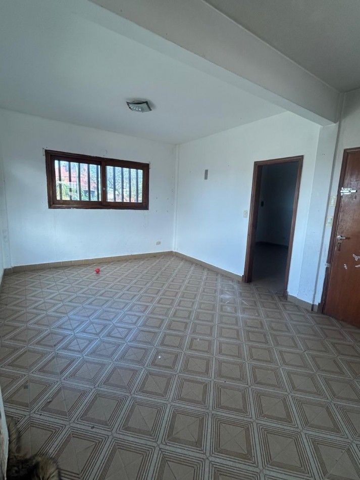 CASA EN DOS PLANTAS CON PATIO Y TERRAZA