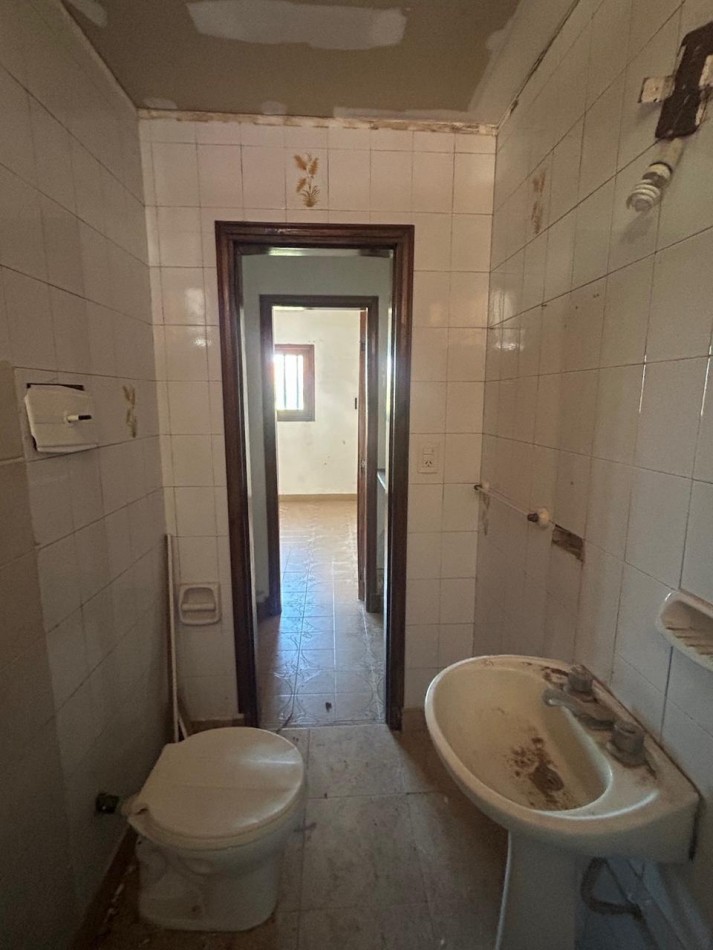 CASA EN DOS PLANTAS CON PATIO Y TERRAZA