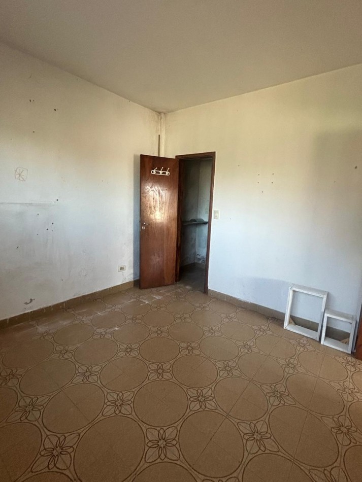 CASA EN DOS PLANTAS CON PATIO Y TERRAZA