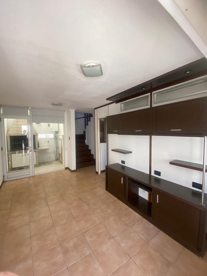 ALQUILER PH DE 2 AMBIENTES CON COCHERA 24 MESES