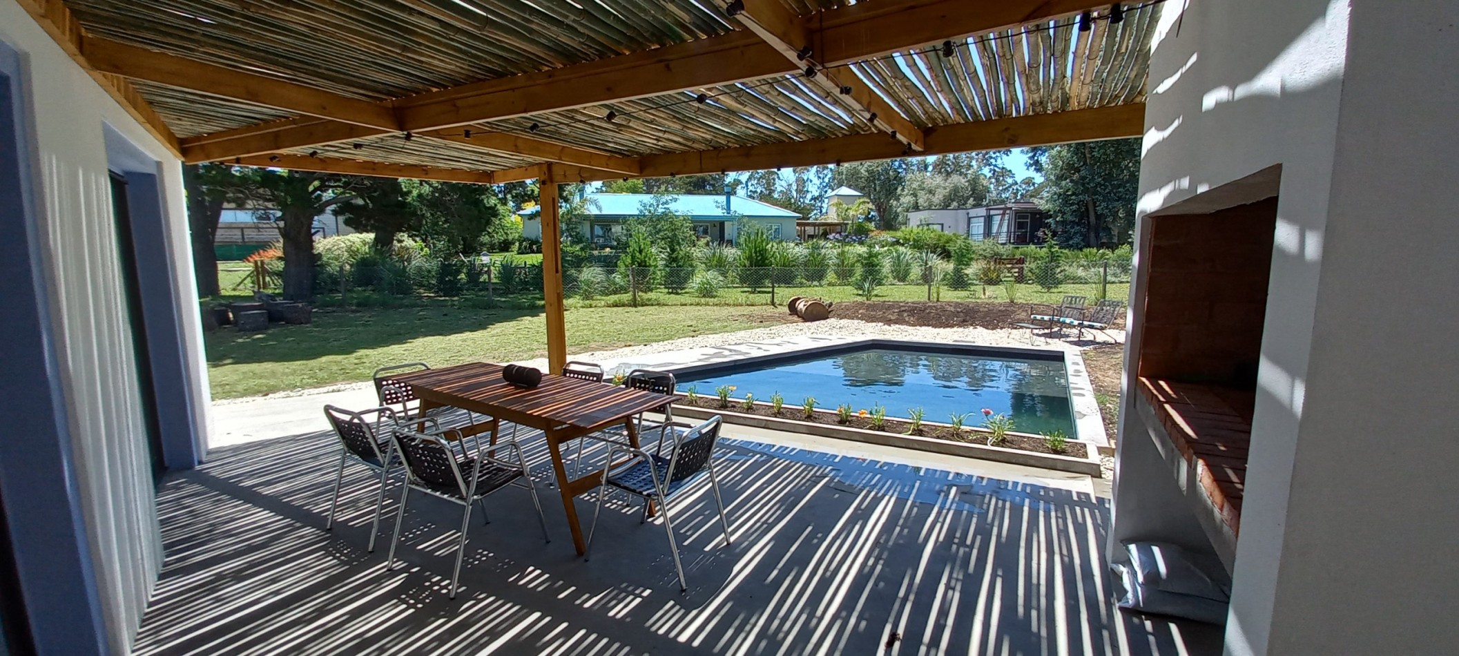 ALQUILER CASA 3 AMBIENTES CON DEPENDENCIA,  PILETA Y PARRILLA 24 MESES