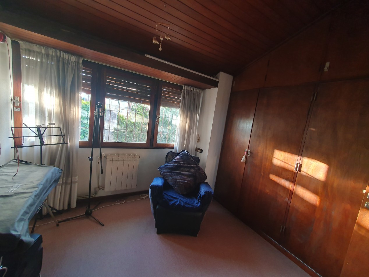 CASA DE 5 AMBIENTES CON COCHERA Y PILETA - ARENALES Y ROCA