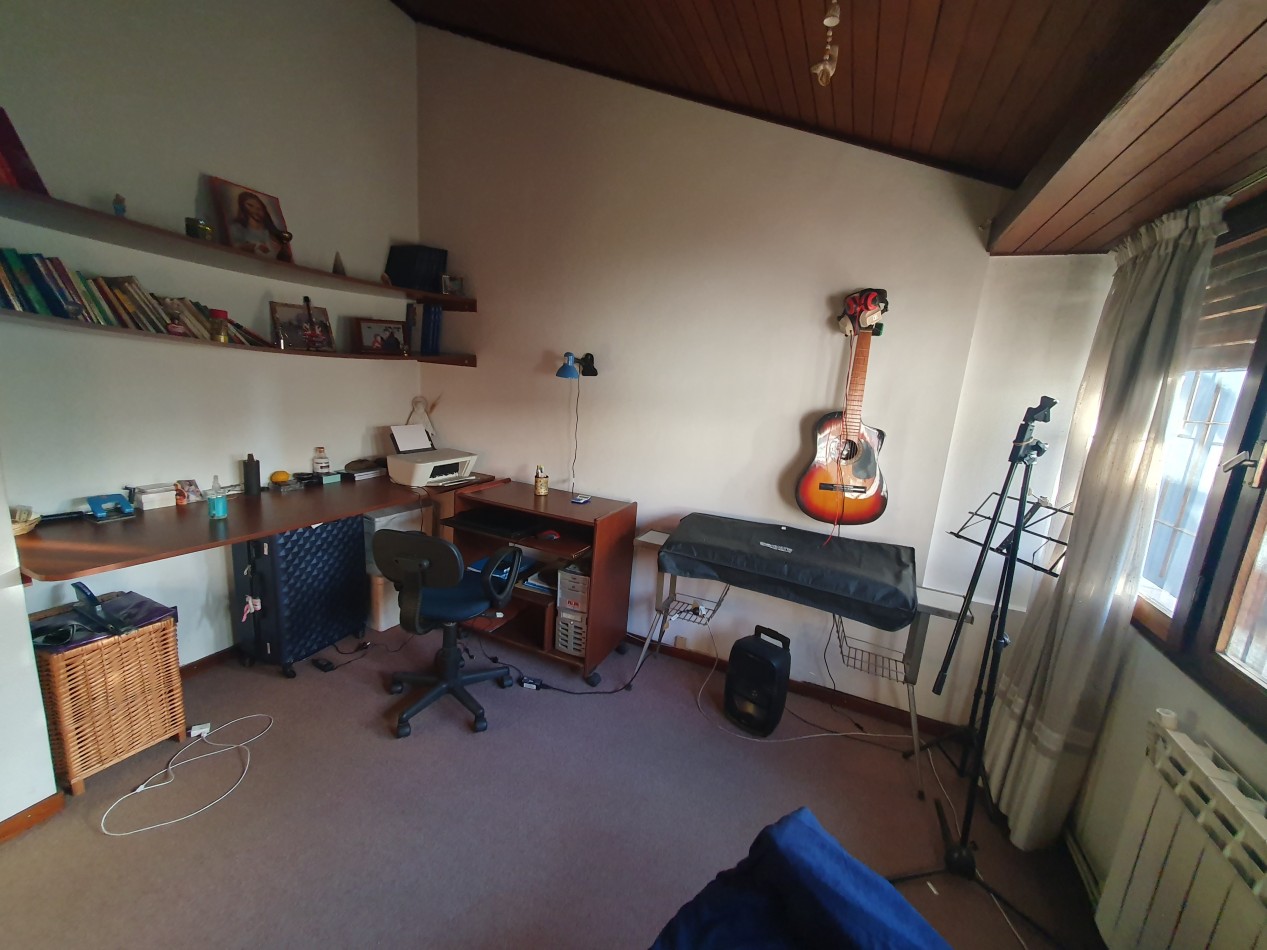 CASA DE 5 AMBIENTES CON COCHERA Y PILETA - ARENALES Y ROCA