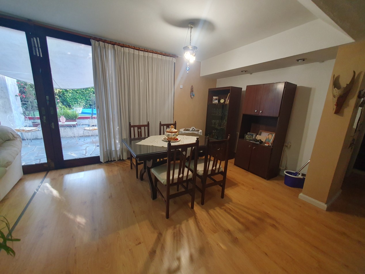 CASA DE 5 AMBIENTES CON COCHERA Y PILETA - ARENALES Y ROCA