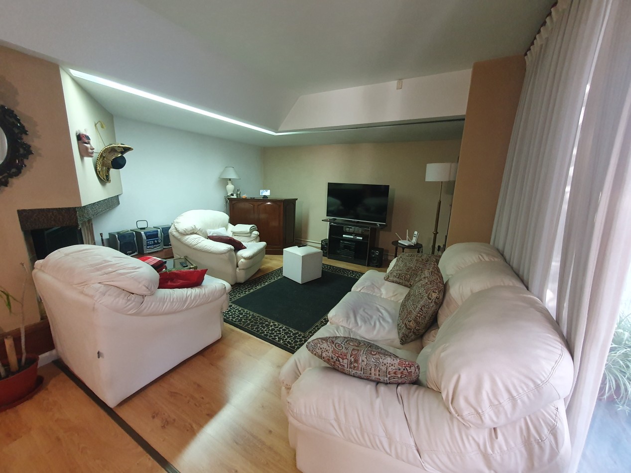 CASA DE 5 AMBIENTES CON COCHERA Y PILETA - ARENALES Y ROCA