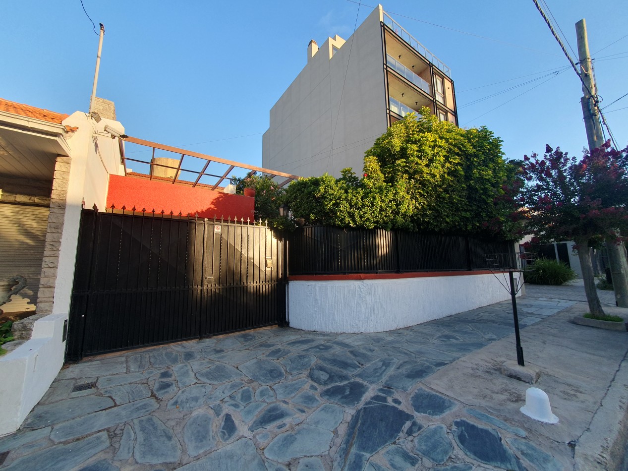 CASA DE 5 AMBIENTES CON COCHERA Y PILETA - ARENALES Y ROCA