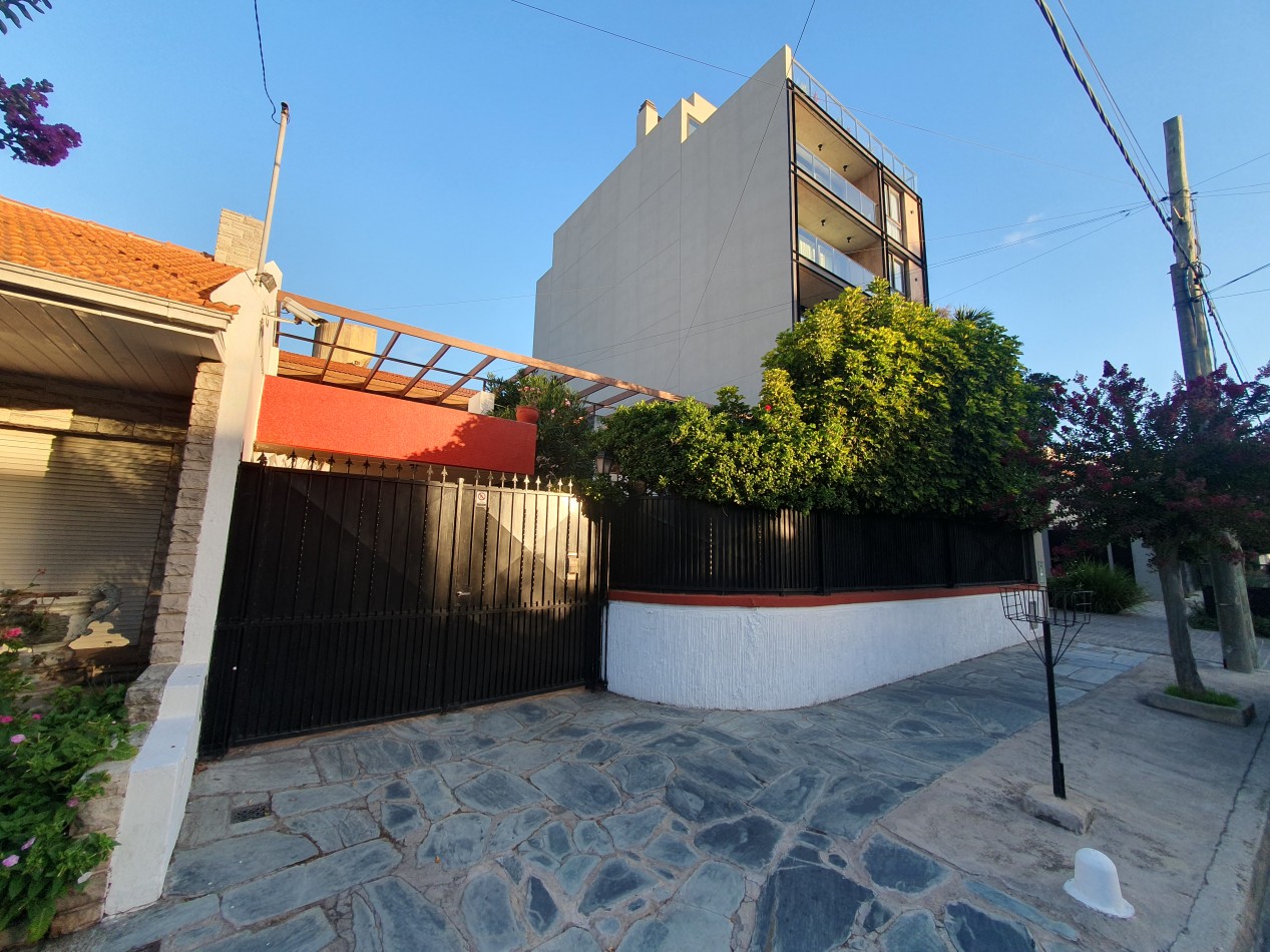 CASA DE 5 AMBIENTES CON COCHERA Y PILETA - ARENALES Y ROCA