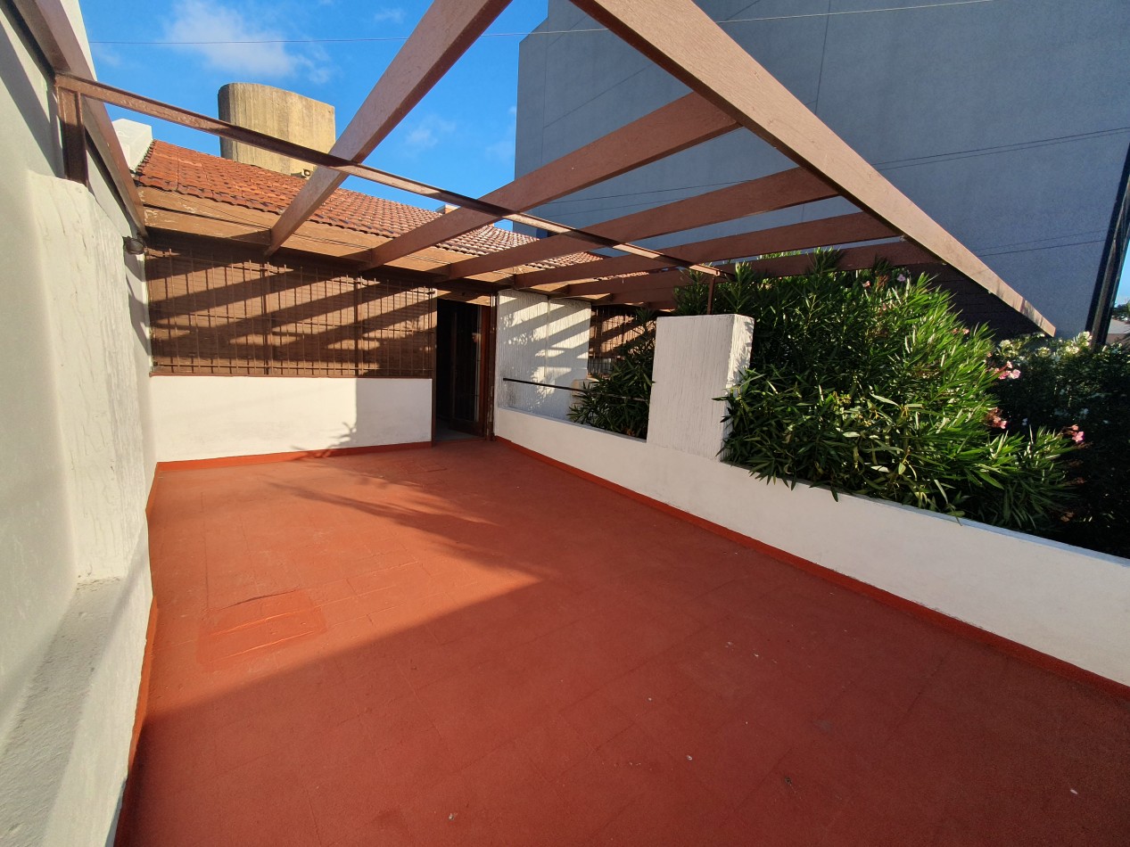 CASA DE 5 AMBIENTES CON COCHERA Y PILETA - ARENALES Y ROCA