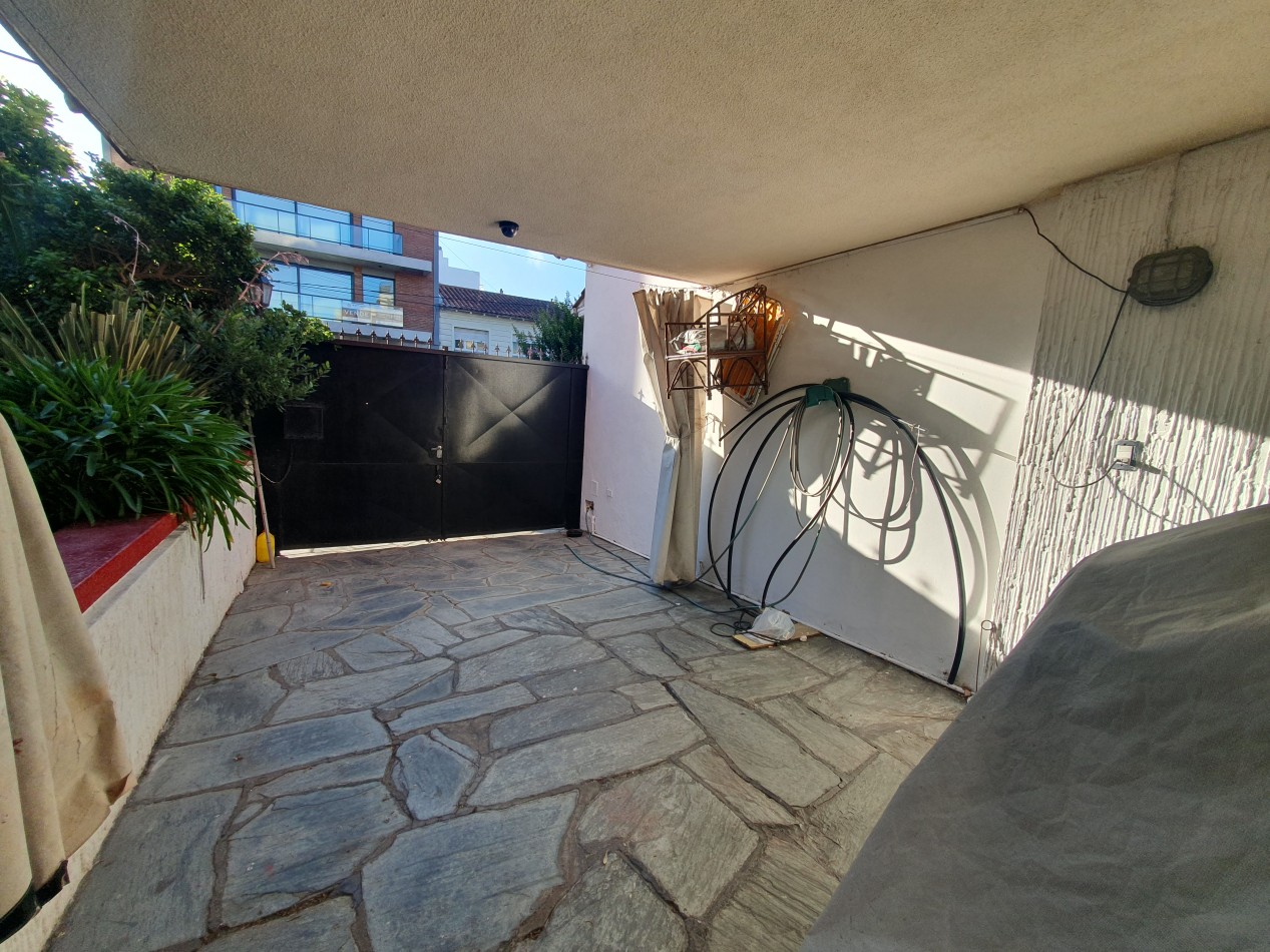 CASA DE 5 AMBIENTES CON COCHERA Y PILETA - ARENALES Y ROCA