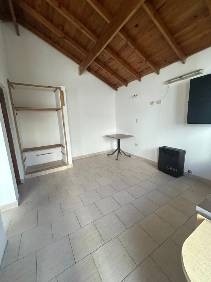 ALQUILER CASA DE 2 AMBIENTES CON COCHERA 24 MESES