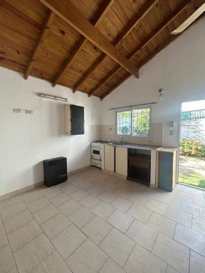ALQUILER CASA DE 2 AMBIENTES CON COCHERA 24 MESES
