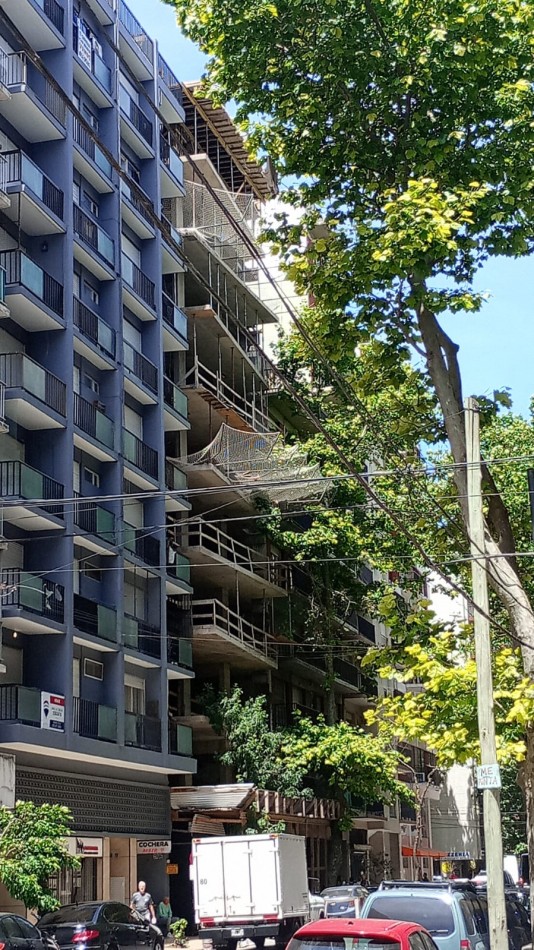 DEPARTAMENTOS Y COCHERAS EN POZO