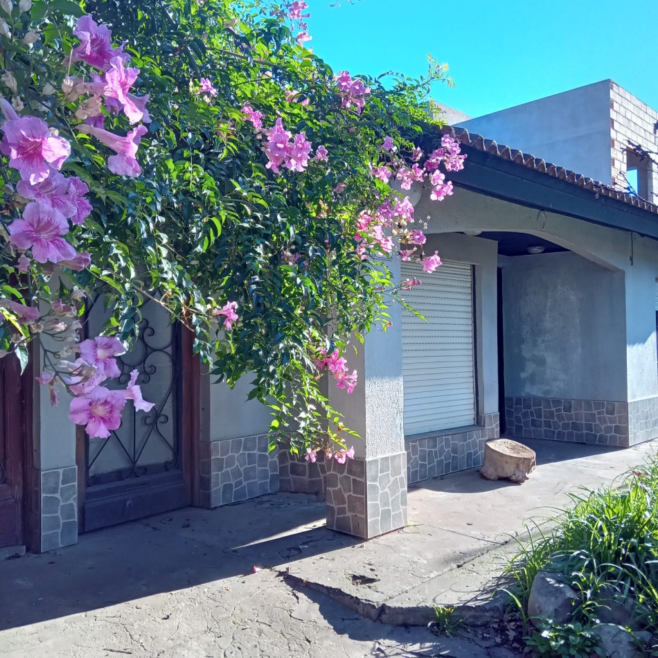 CASA 4 AMBIENTES CON PARQUE