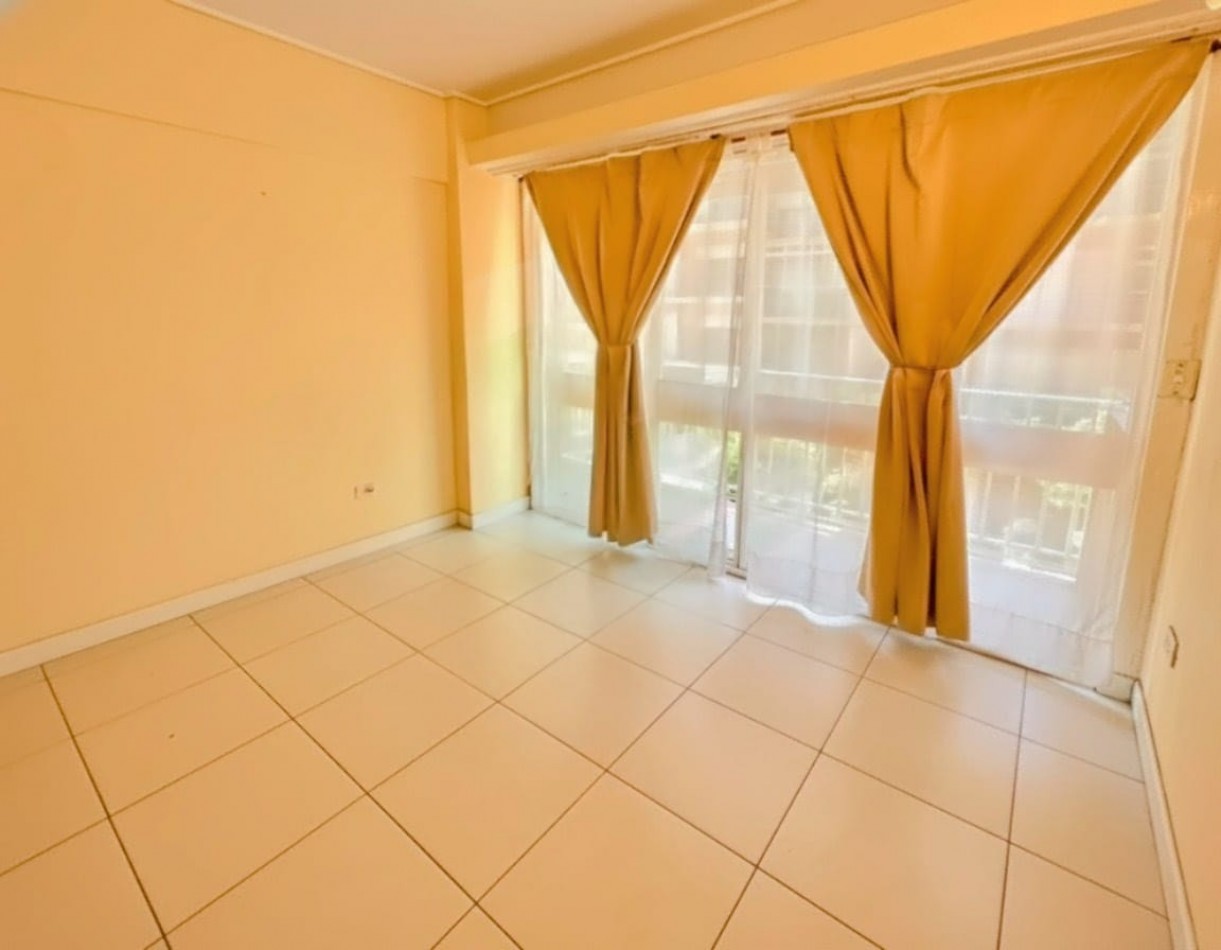 2 AMBIENTES CON DEPENDENCIA, BALCON A LA CALLE Y PATIO 