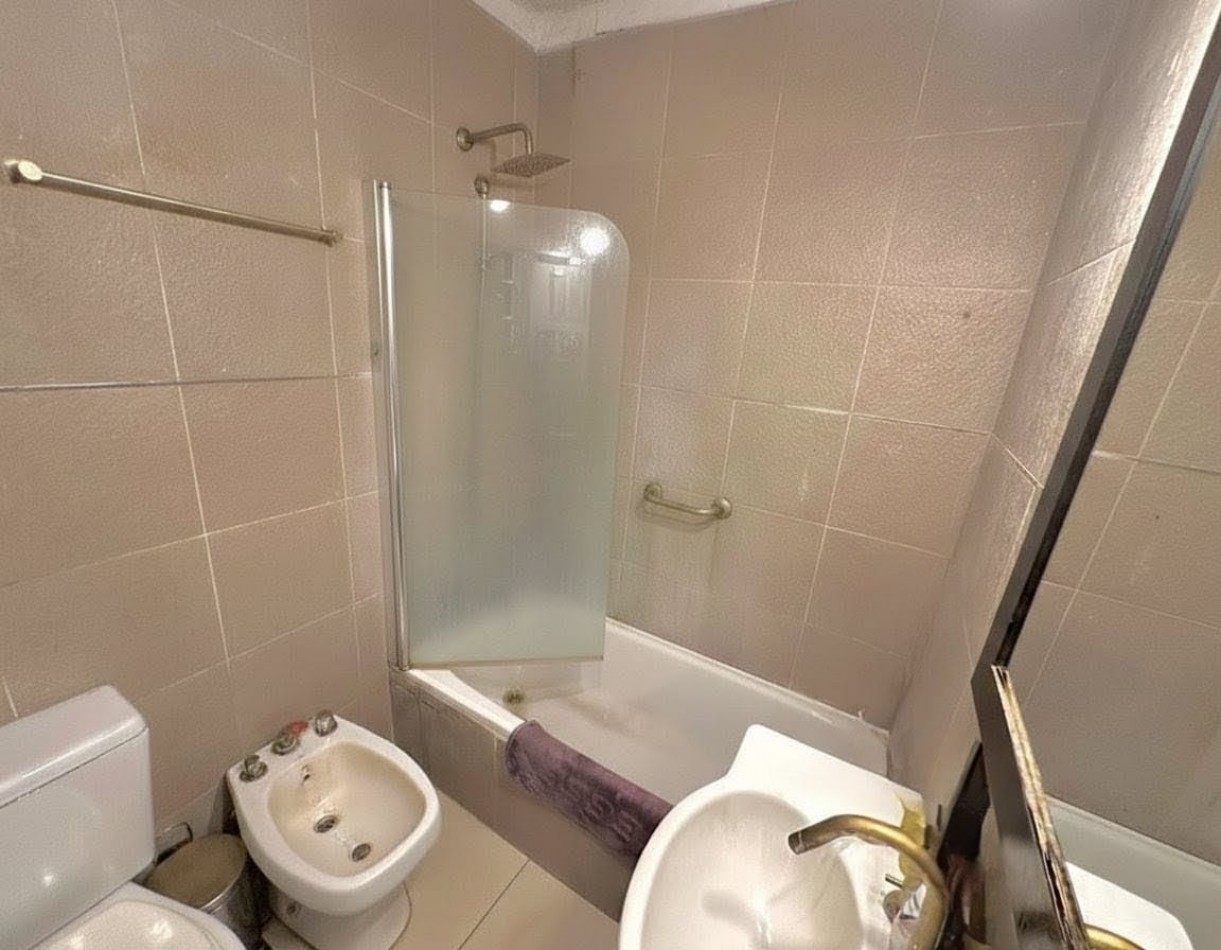 2 AMBIENTES CON DEPENDENCIA, BALCON A LA CALLE Y PATIO 