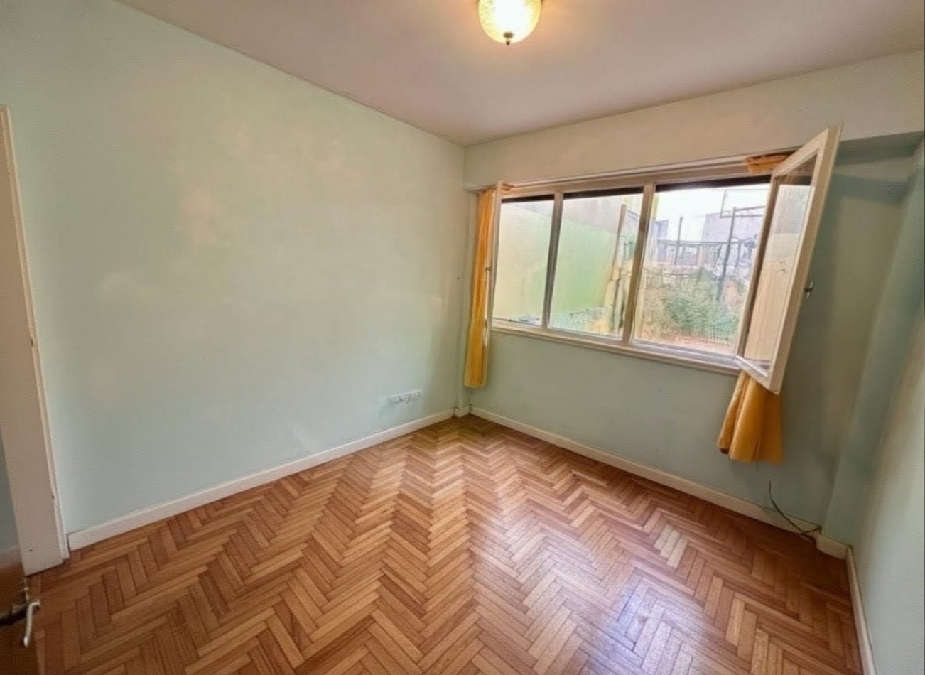 2 AMBIENTES CON DEPENDENCIA, BALCON A LA CALLE Y PATIO 