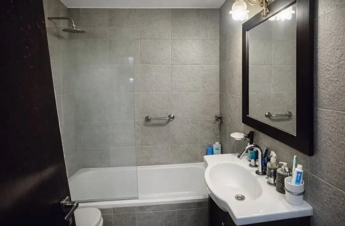 2 AMBIENTES CON DEPENDENCIA, BALCON A LA CALLE Y PATIO 