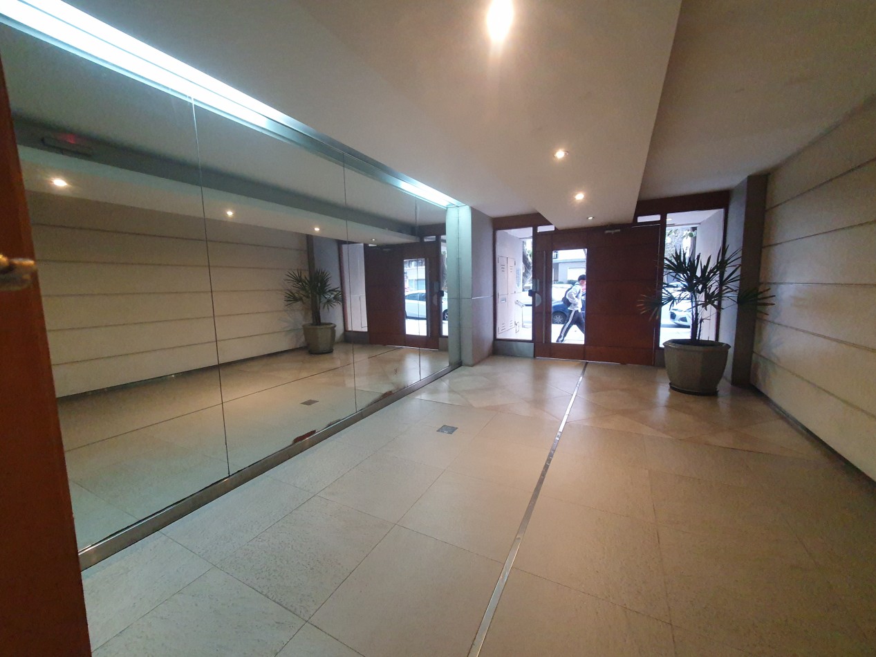 AMBIENTE  A UNA CUADRA DE PLAZA COLON 