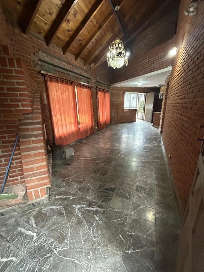 Casa 4 ambientes, con planos aprobados para ampliar.